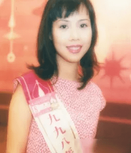这个吕丽君,长相比王颖妤靓丽很多,她在1998年,报名参选了香港小姐.