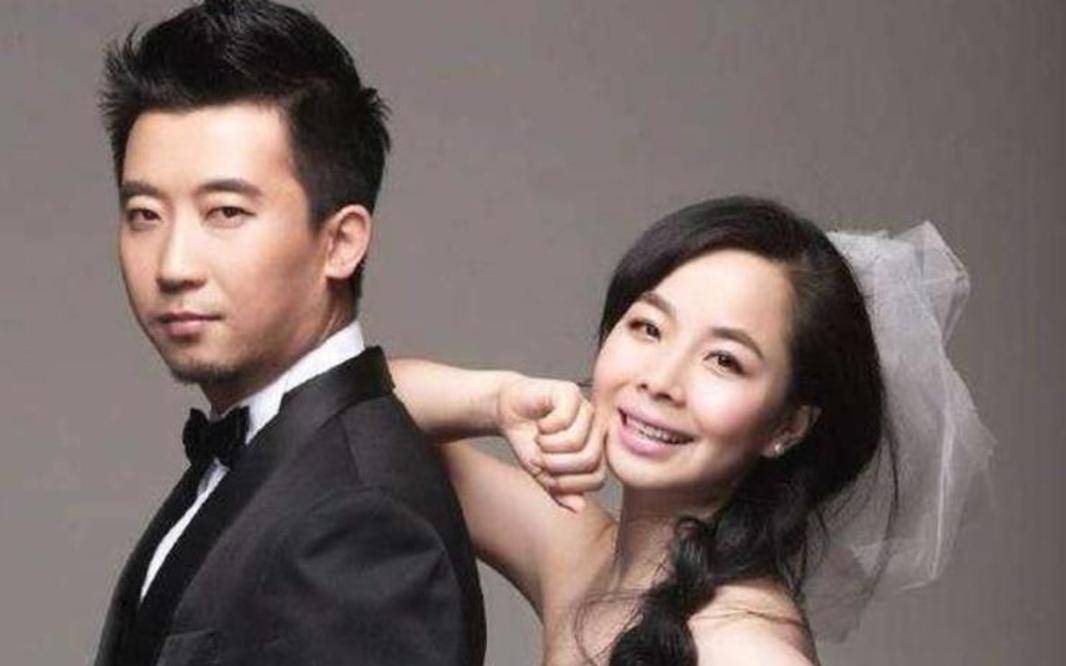 原创李飞妻子是王二妮守护妻子22年甘愿做个默默无闻的家庭煮男