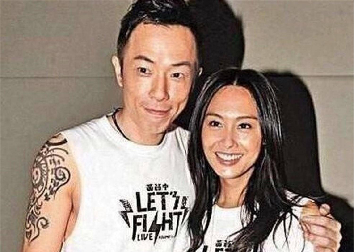 两人相恋多年,随后于2012年正式注册成为夫妻,朱茵在与黄贯中结婚后