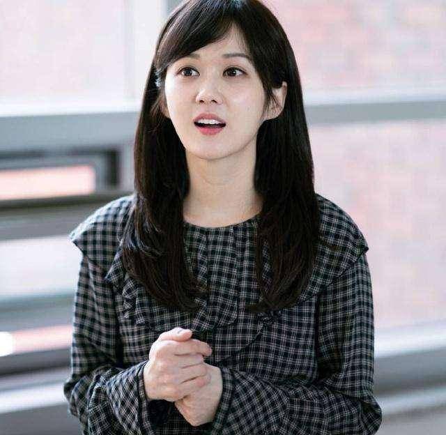 张娜拉结婚的消息是一位网友截图网上一篇关于"金南佶张娜拉11月结婚"