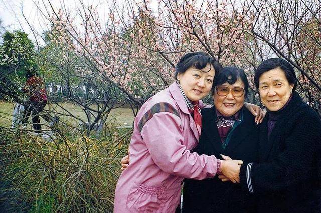 《红楼梦》塑造配角形象不输主角,如今是剧组年龄最大的演员_沙玉华
