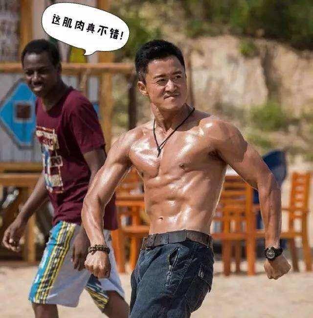 原创基因真强大吴京儿子手臂肌肉惊人吴奇隆儿子主动热情