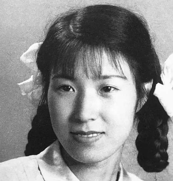 谭玉龄去世后,日本人天天拿着照片让溥仪选妃.