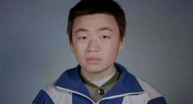 一到现场,他就被人山人海的"面试大群"给围住了.