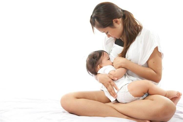 哺乳時,為啥寶寶總是吃一會睡一會？這背后的原因,有點讓人意外
