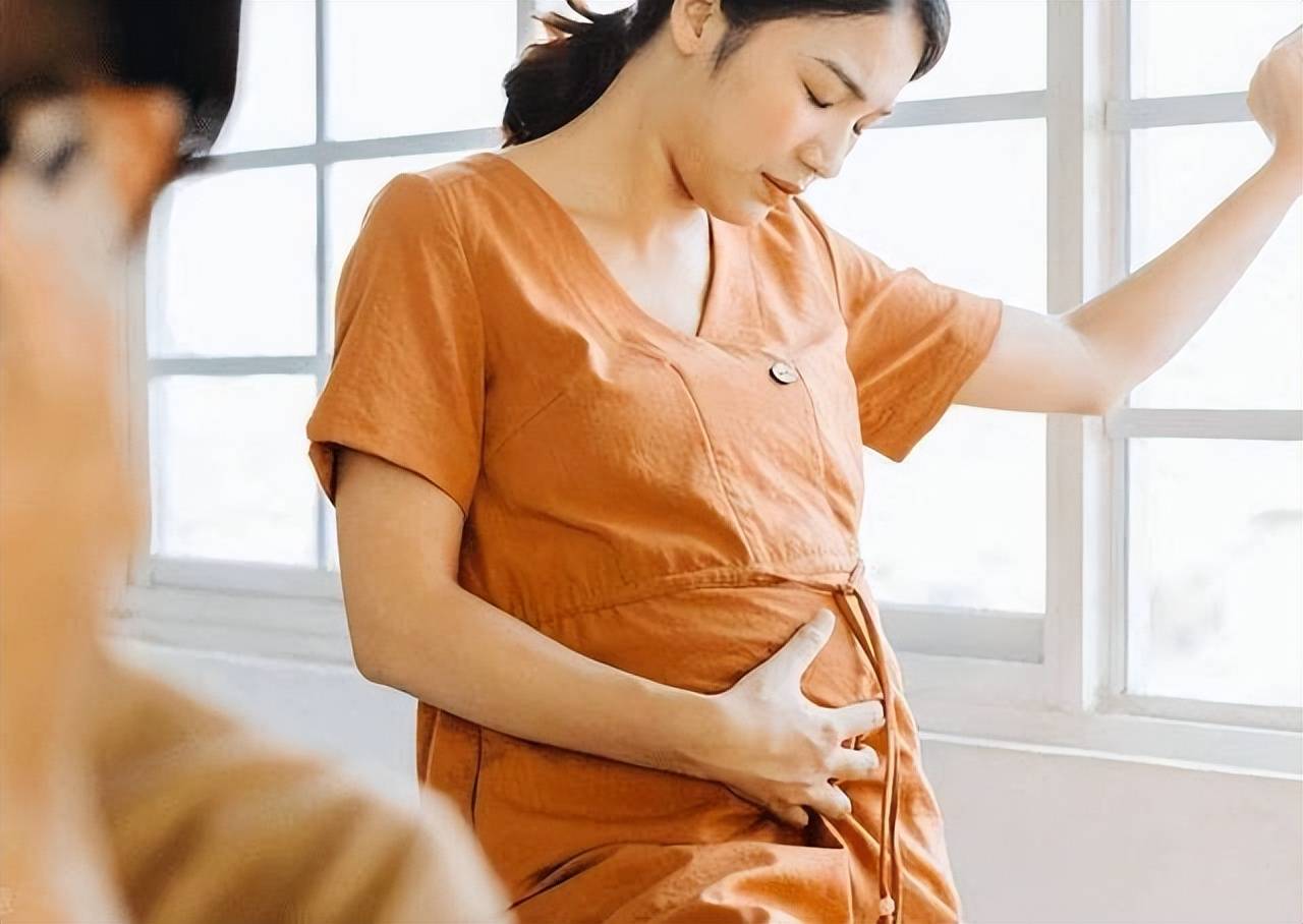 孕期肚子疼是咋回事？孕媽不要驚慌,伴有幾種癥狀的疼痛才需重視