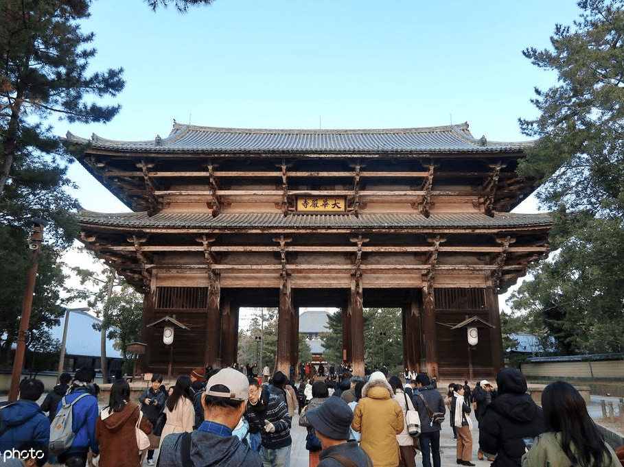 日本奈良东大寺距今约有一千二百余年的历史