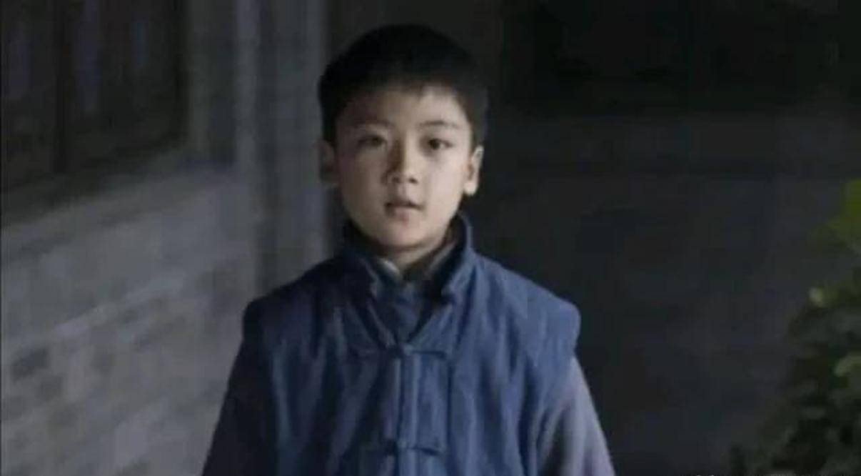 7位有颜能演的00后男星,有人达百亿票房,有人被