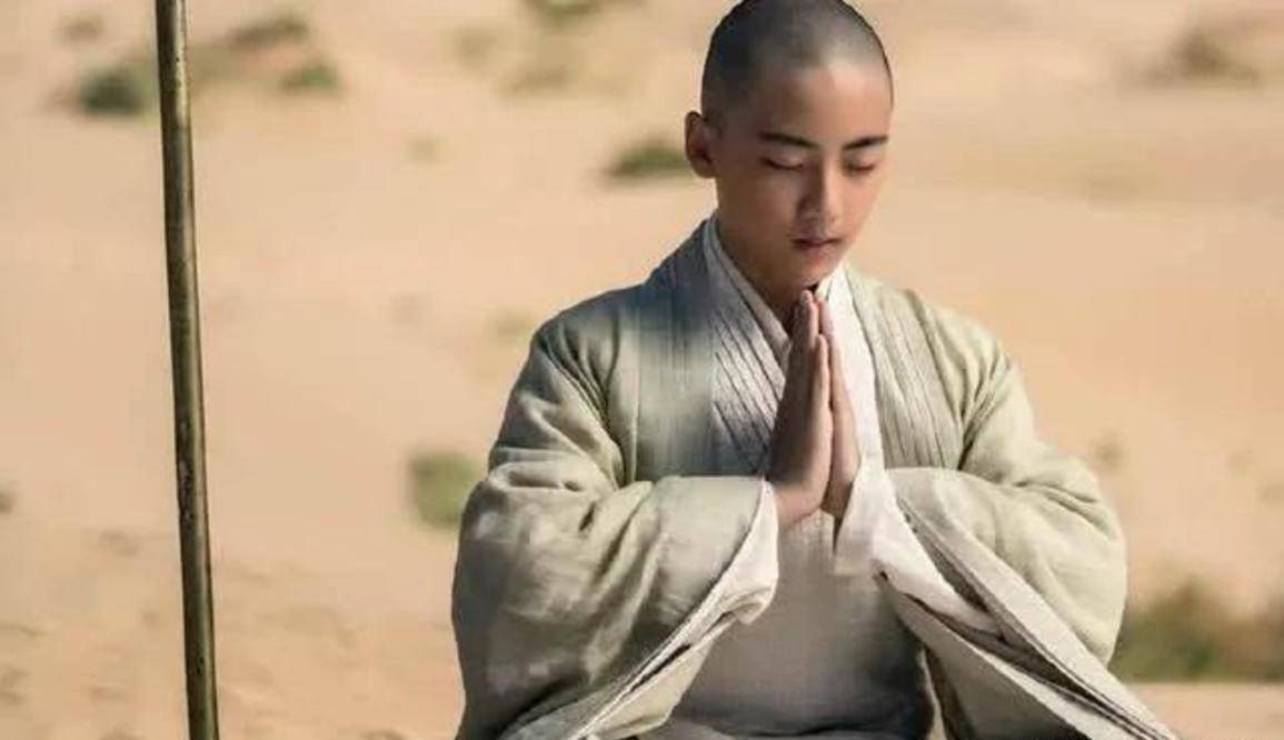 他一出场观众便说:"这长相不愧是皇上最喜欢的儿子".