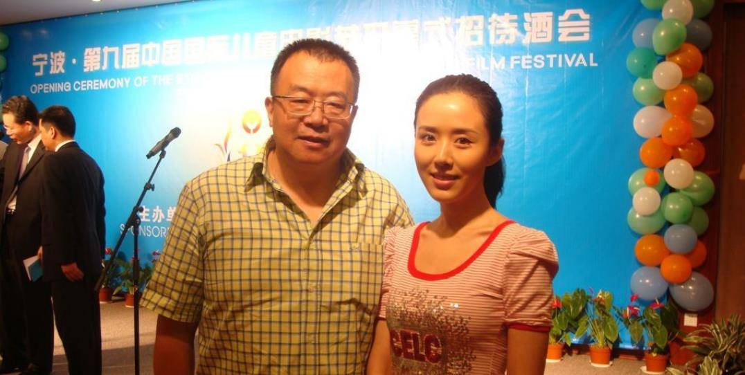 原创44岁嫦娥颜丹晨嫁小4岁老公顺产8斤胖儿子他有啥魅力