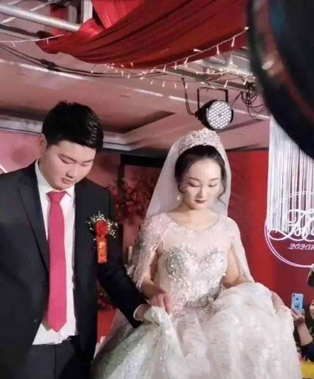 原创陈亚男直播间嫌弃朱单伟目前二人已暂时分开婚姻不是交易