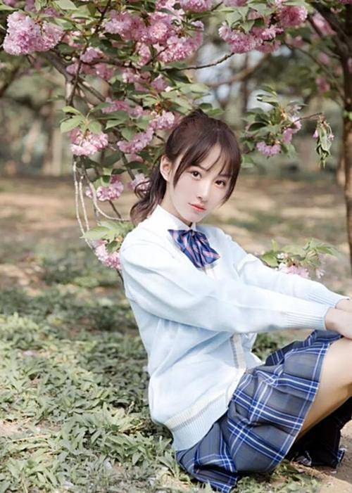 王梓莼长相优雅甜美的素人校花