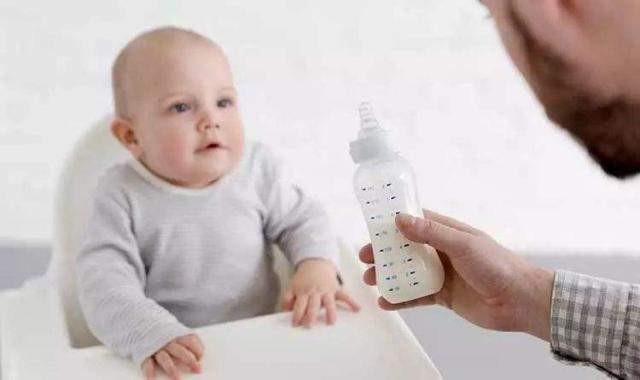 7個月孩子拉綠便,媽媽以為新的奶粉問題,營養師：輔食沒吃對