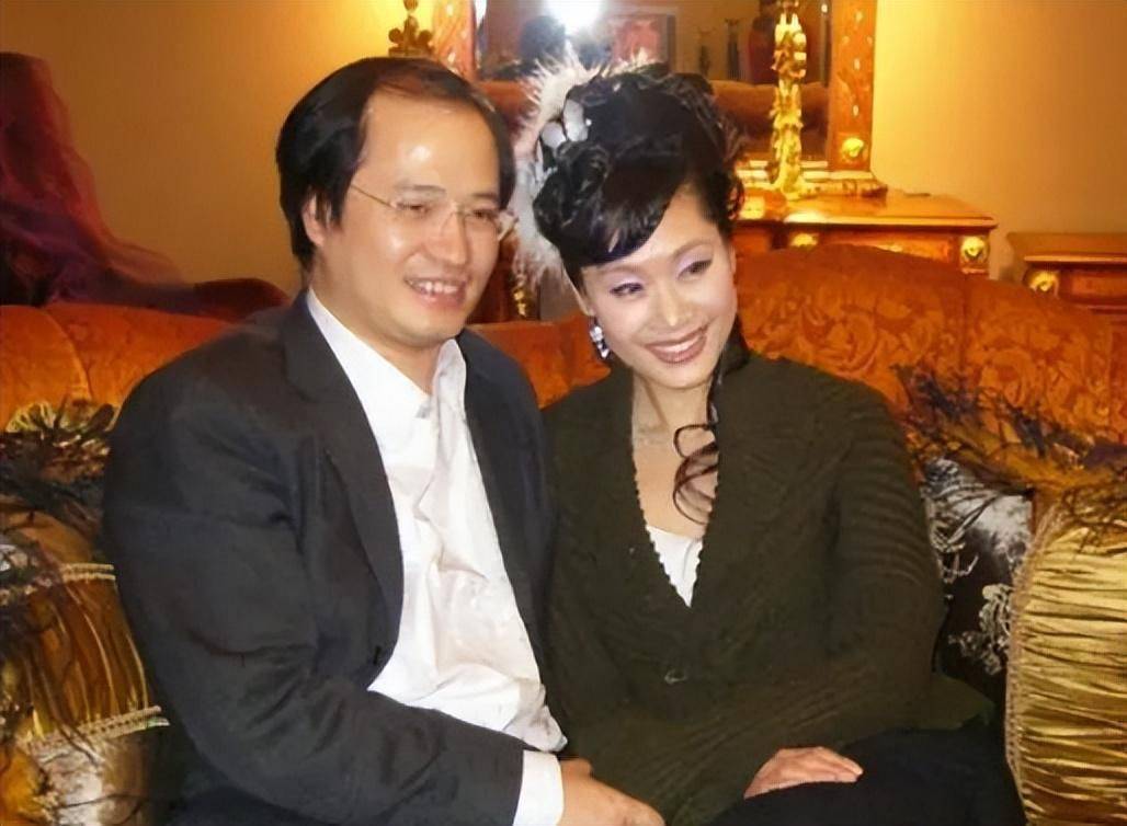 原创于文华与音乐人李凡离婚后各自生活差距也太大了