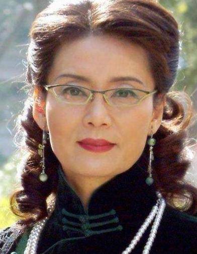 长得像潘虹,恋过已婚男,被骗当小三多年,初婚嫁二婚男还大13岁_刘雪华