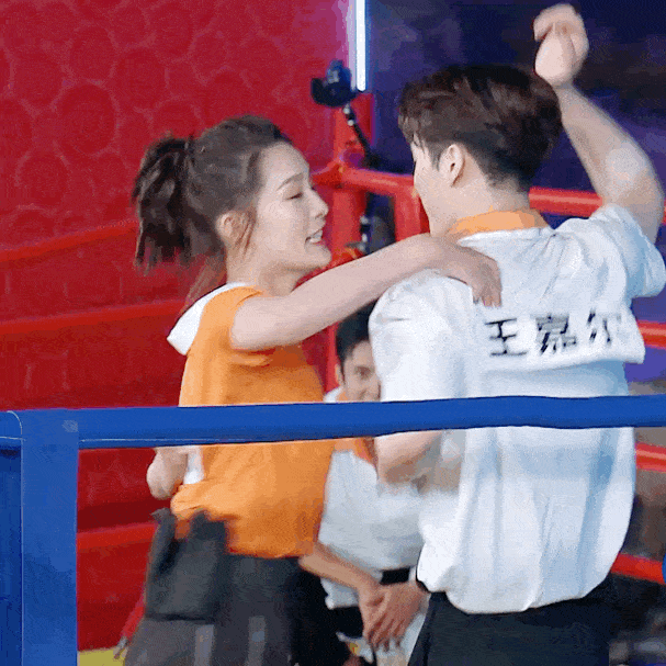原创李沁王嘉尔被曝秘密谈恋爱两人举止亲密男帅女美甜蜜配一脸