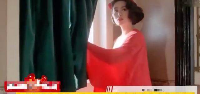 气愤女顶流张敏被半夜拖出来直播让女神穿睡衣出镜