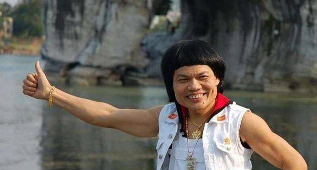他是港坛最丑男星中年出道被星爷捧红今儿子帅到不像亲生