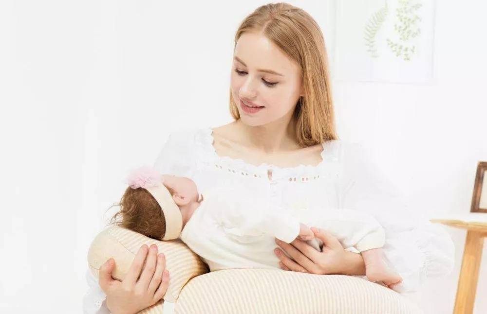 超高龄产妇哺乳期,母乳不足惹担忧,后悔却不被同情：何必当初？