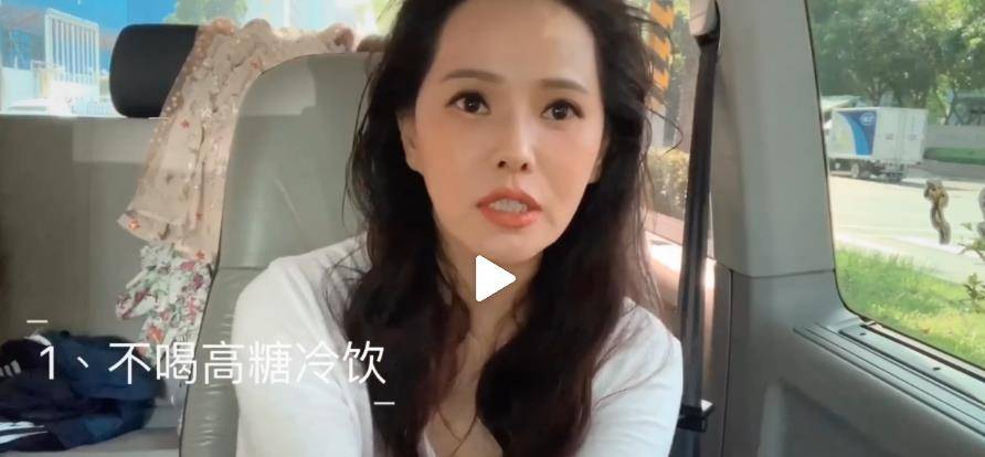 50岁伊能静素颜照酷似20岁少女,微博分享经验,粉丝:臣妾做不到_身材
