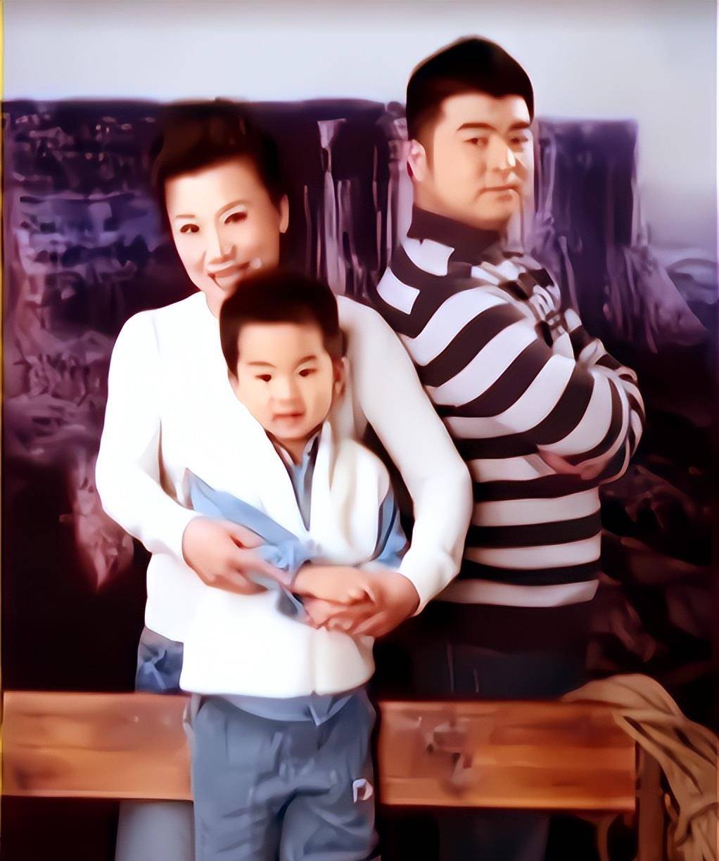 原创小香玉与王为念离婚18年后嫁小5岁樊泽峰40岁高龄产子也幸福