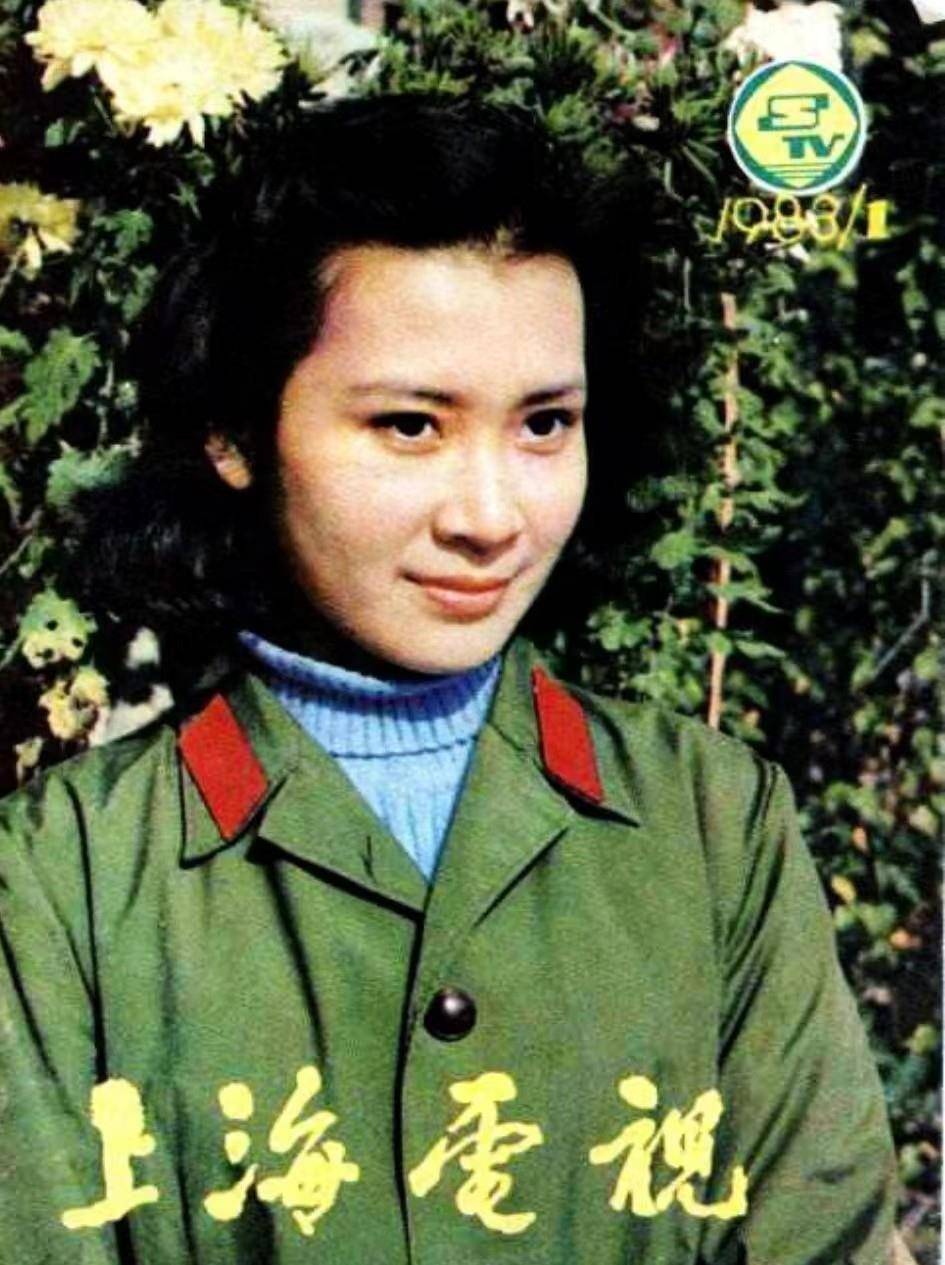 二十,赵娜军装照,笑容像花儿一样.