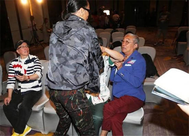 梁小龙发声哀悼曾江曝他因爱国被冯淬帆打耳光对方已移居台湾