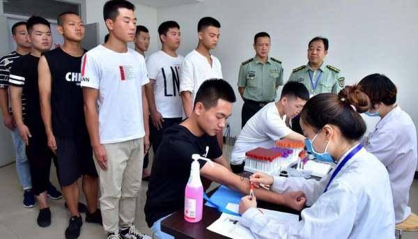 当兵体检外科上的检查主要包括对当兵入伍人员的身高,体重进行测量.
