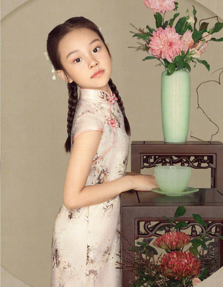 李小璐晒亲子旗袍照,也有点大家闺秀气质了_感觉_淑女_运动裤