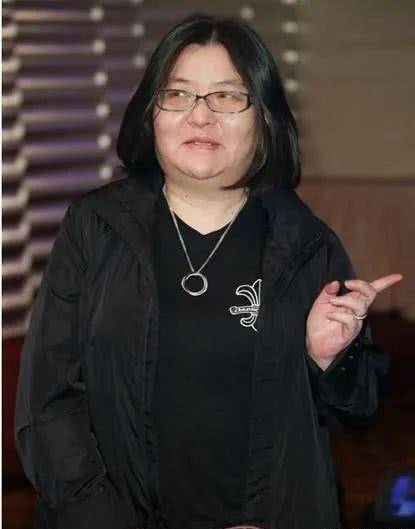 从台前到幕后,邱黎宽先是做明星助理,然后跟着导演张美君做电影场记