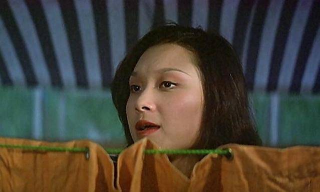 1974年,"冷面笑匠"许冠文拍摄了轰动一时的喜剧片《鬼马双星》,本片是