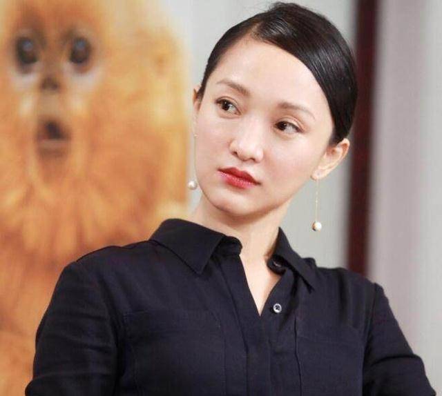 《镜周刊》报导,周迅情史包括窦鹏,贾宏声,朴树,模特儿宋宁,李亚鹏