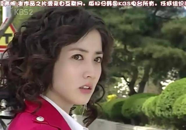 美七的扮演者崔贞媛,五官精致甜美而又气质.