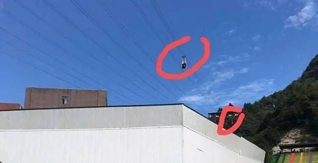 原创大连11岁女孩高空坠落现场画面吓坏众人求求你别再玩命了