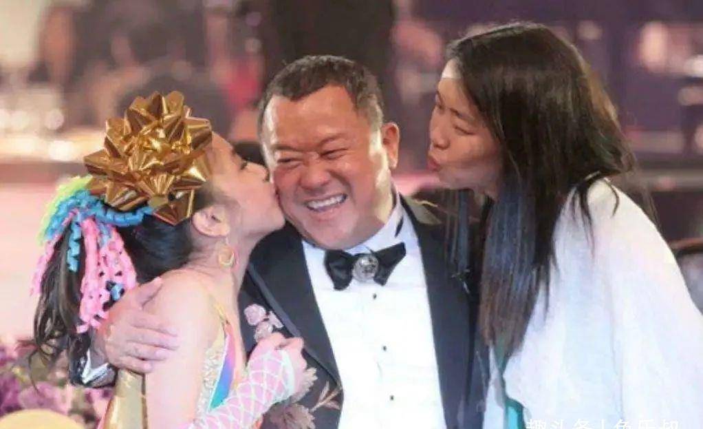 原创曾志伟tvb担任高层上班迟到曾潇洒成瘾两任妻子均不得善终