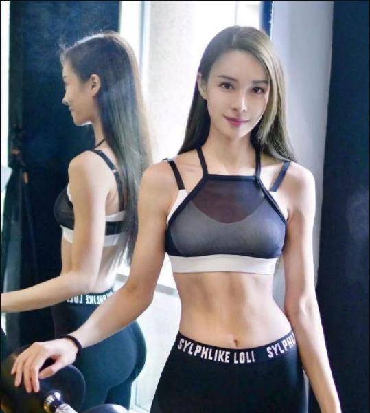 李云迪爱徒李元玲才貌双全,泳池照曝光,堪称"宅男炸药"!