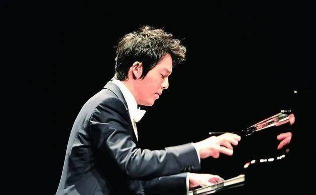 原创李云迪有多糊涂最对不起的人是他妈妈为了儿子付出了一切的她