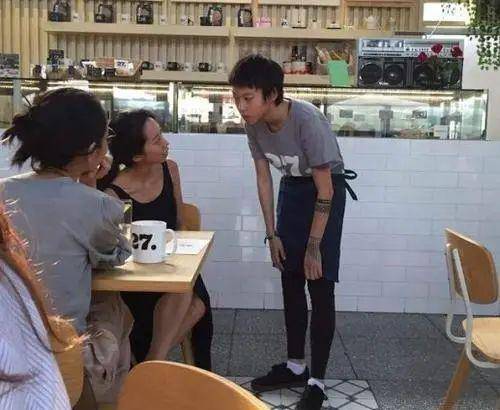 【3】王菲评价:窦靖童长得像父亲窦唯,性格像她
