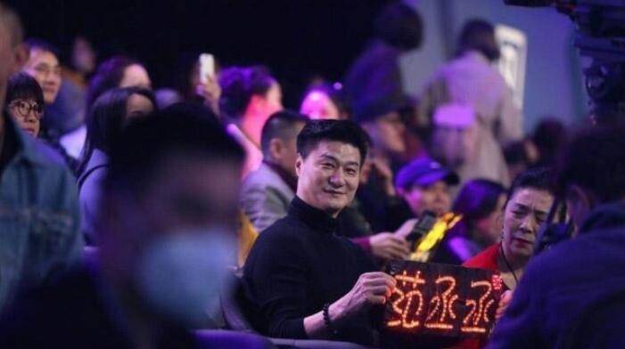 原创法院证范冰冰和弟弟清白其父范涛近照曝光衣着得体显年轻