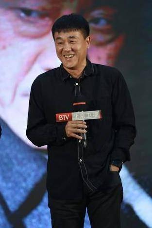 演员何冰:为何结婚22年0绯闻?看看妻子是谁就明白了_李海洋_表演_因为