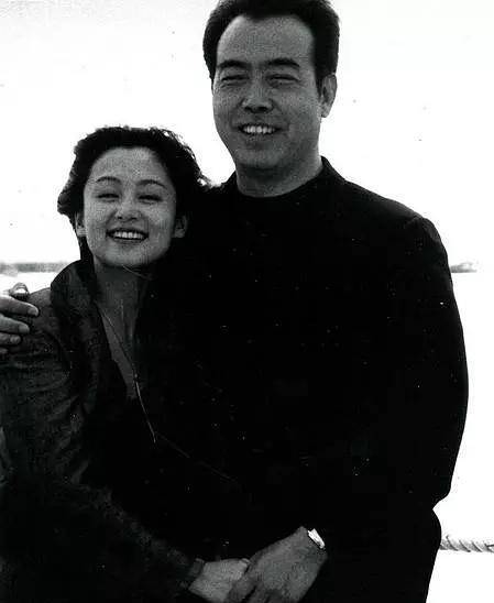 陈红陈凯歌合影旧照,被吐槽美女与野兽:这么看陈飞宇