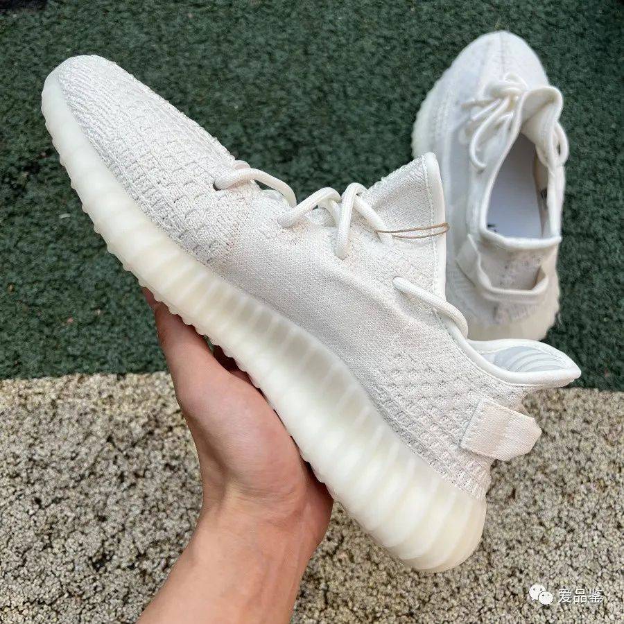 0 adidas yeezy 350 v2 纯白2.