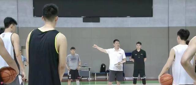 原创辽宁男篮的新人都很出色12个三分球中的11个杨