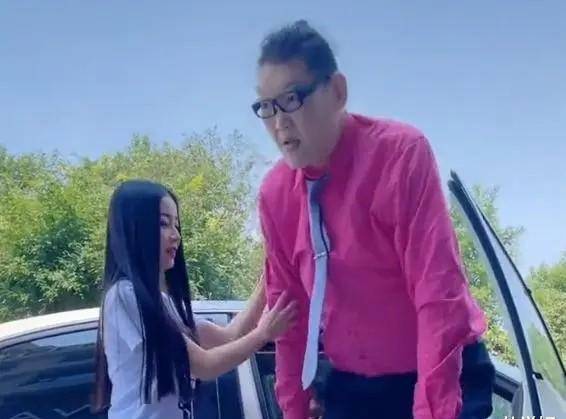 原创巨人张欢身高238米被妻子嫌弃生活不能自理称自己就是个保姆