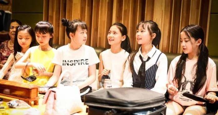 看多了大美人来看一波小美人,小小年纪演技成熟,未来可期_王熙凤_薛