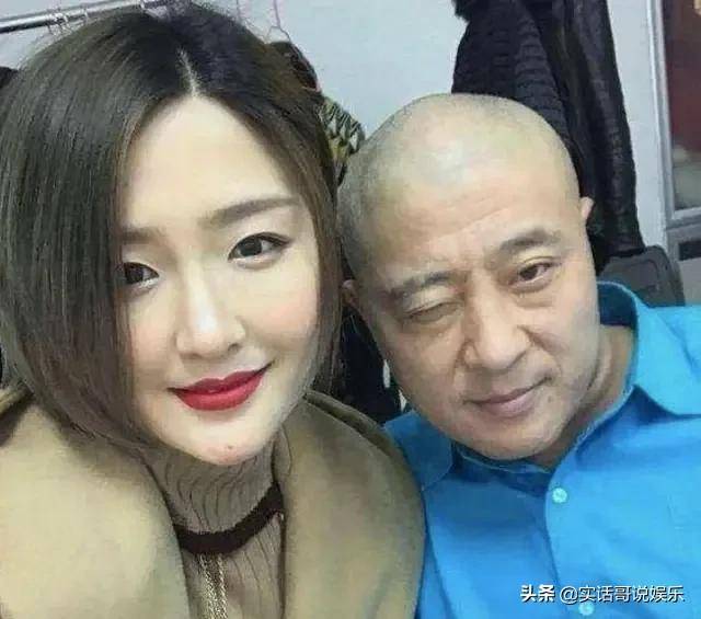 大衣哥儿子小伟和陈亚楠的分手风波,本山传媒前演员有