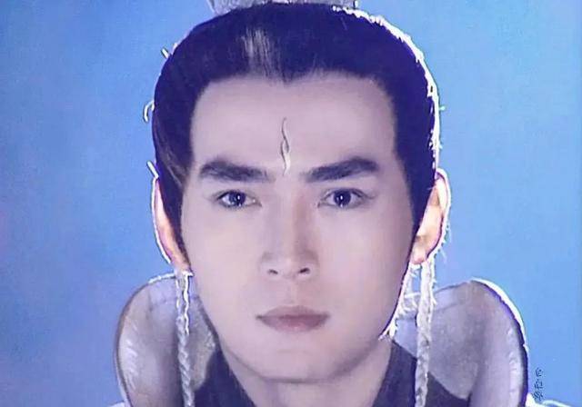 当男演员穿上女装,弄好了是雌雄莫辨,弄不好就是