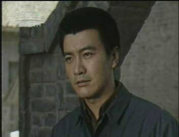 1984年,出演电视剧《新星》,饰演李向南一角.