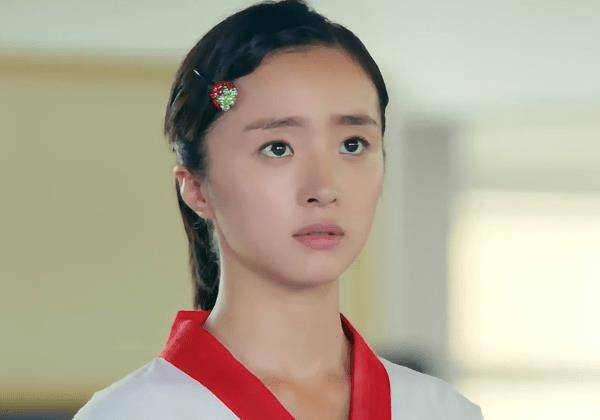 戚百草她这些年来一直以来都努力,其实是被看在眼里