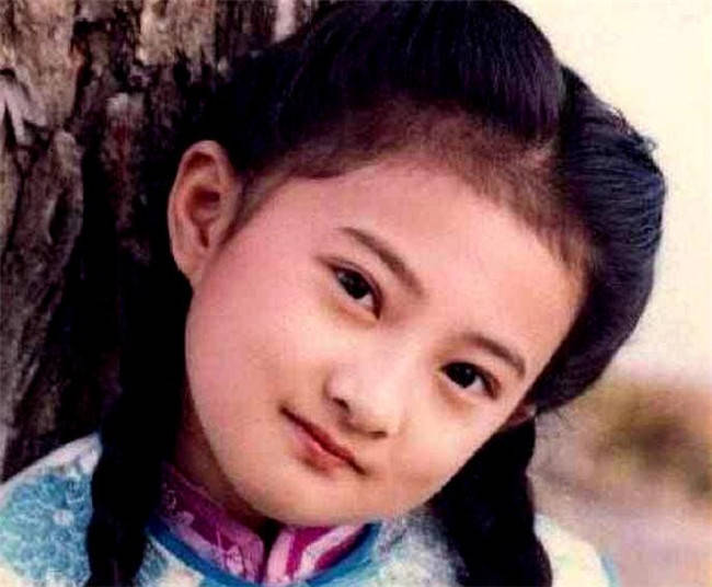 琼瑶捧红的"国民闺女,撒贝宁发誓要娶她,为何39岁仍单身_金铭_小时候